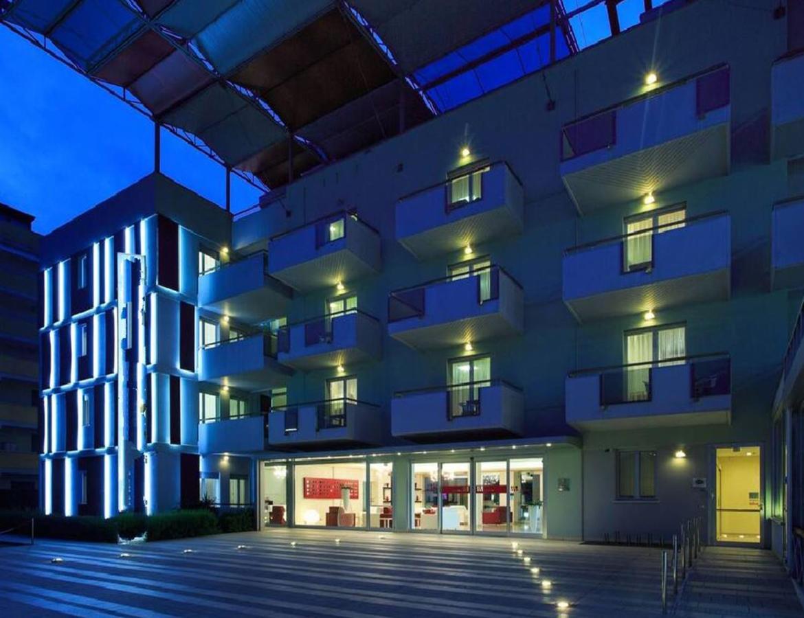 Domino Suite Hotel & Residence Lido di Jesolo Exteriör bild