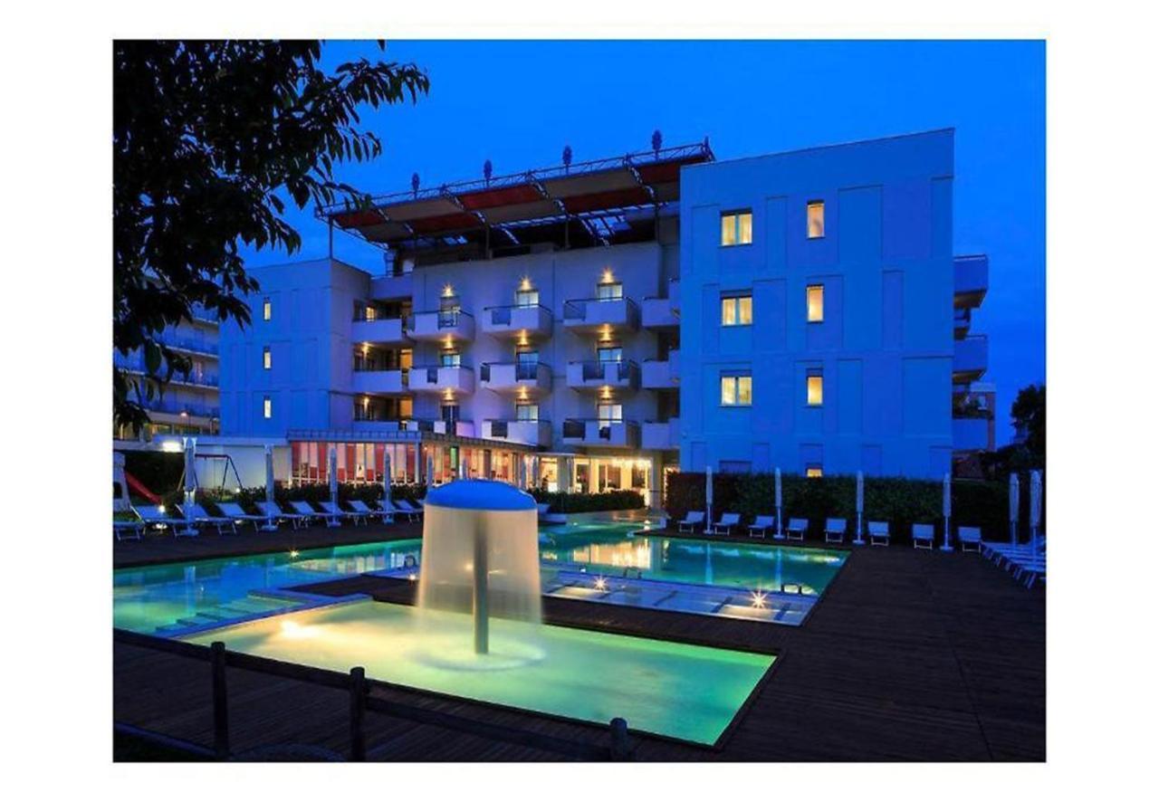 Domino Suite Hotel & Residence Lido di Jesolo Exteriör bild