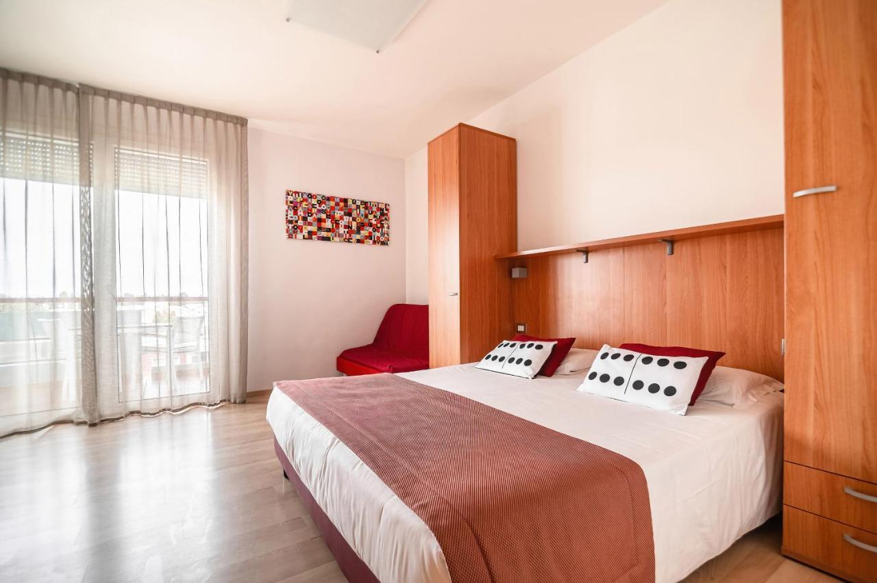 Domino Suite Hotel & Residence Lido di Jesolo Exteriör bild