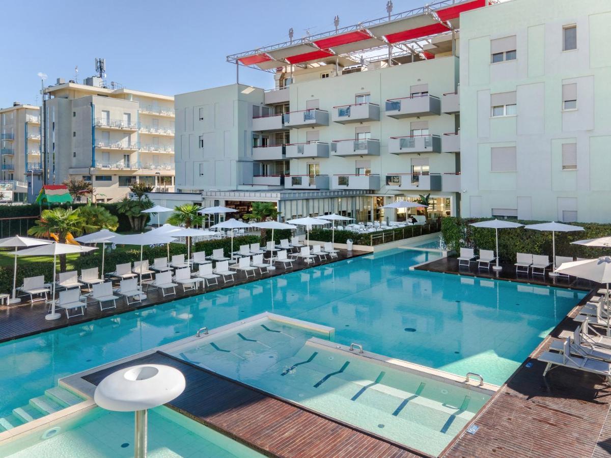 Domino Suite Hotel & Residence Lido di Jesolo Exteriör bild