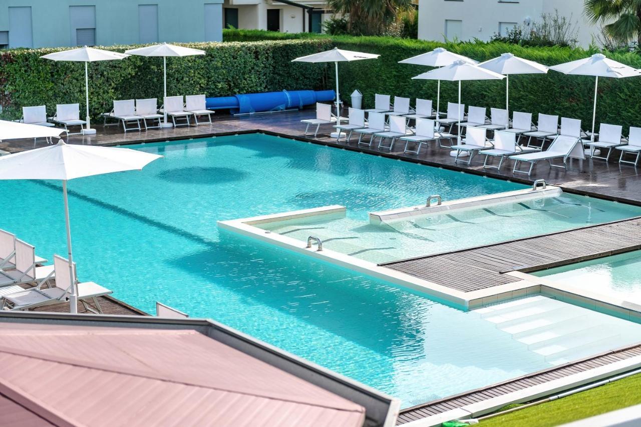 Domino Suite Hotel & Residence Lido di Jesolo Exteriör bild