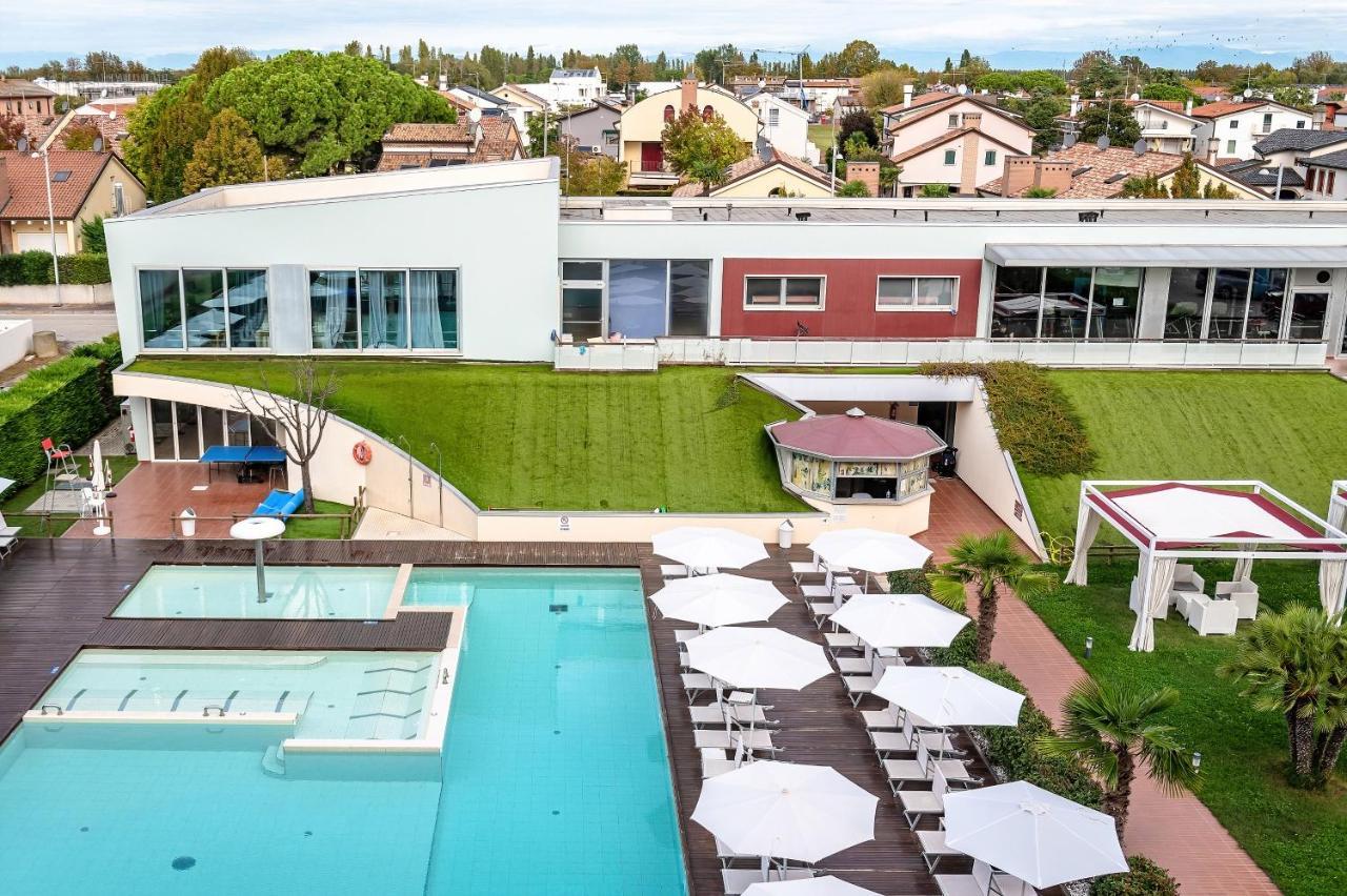 Domino Suite Hotel & Residence Lido di Jesolo Exteriör bild