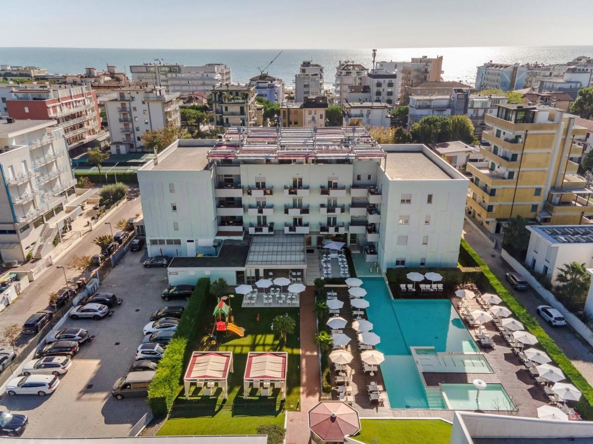 Domino Suite Hotel & Residence Lido di Jesolo Exteriör bild