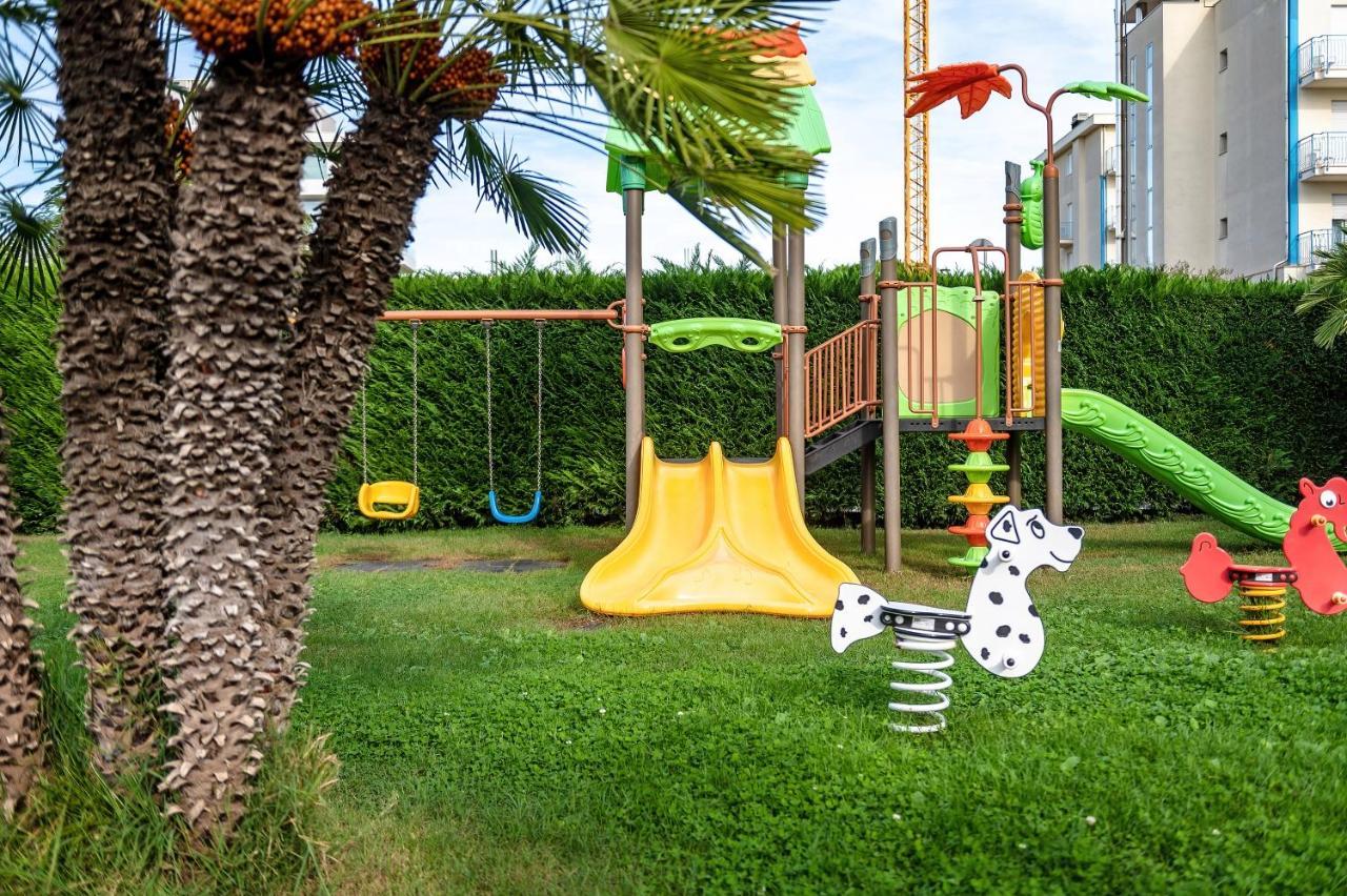 Domino Suite Hotel & Residence Lido di Jesolo Exteriör bild